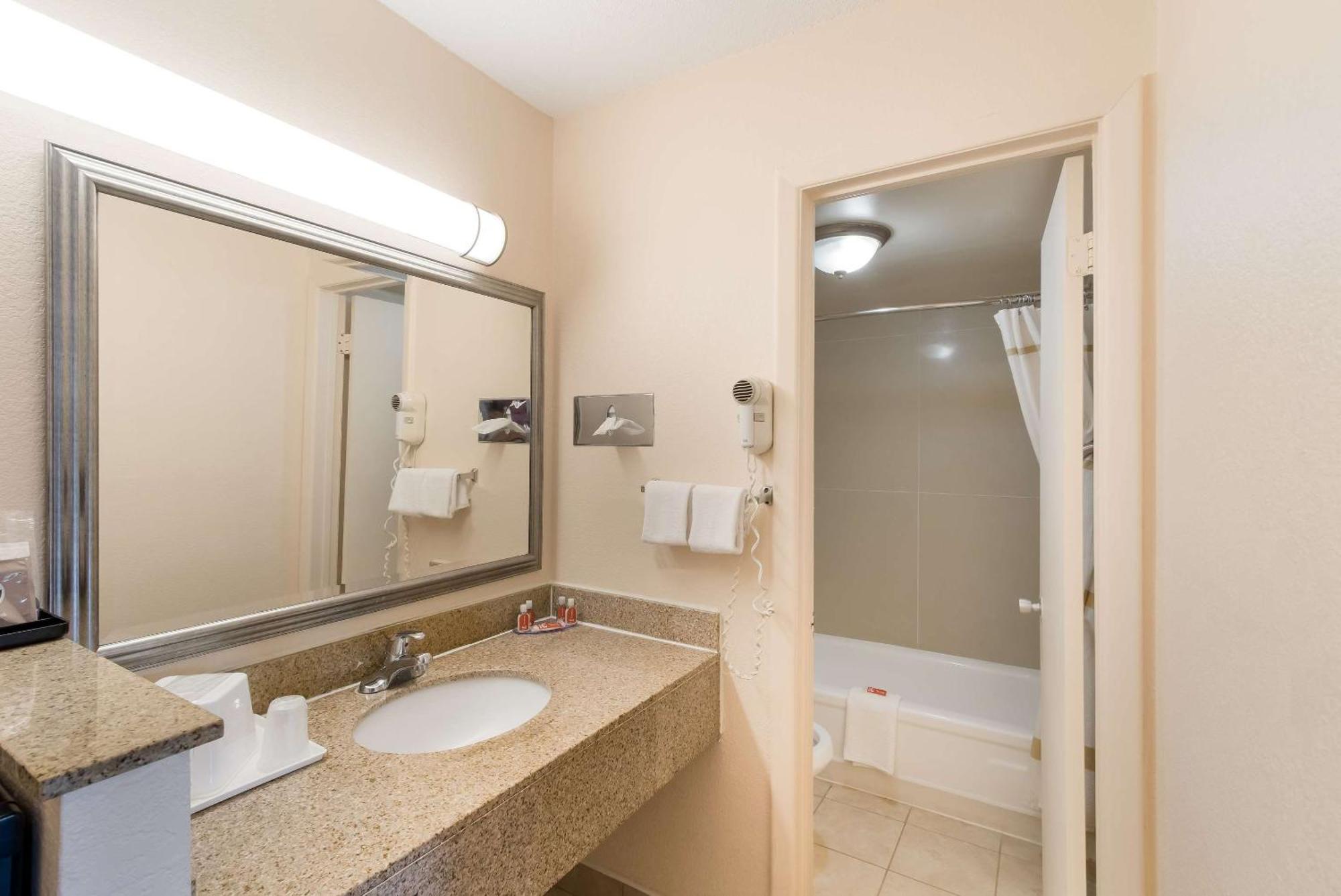 Econo Lodge North Вашингтон Экстерьер фото