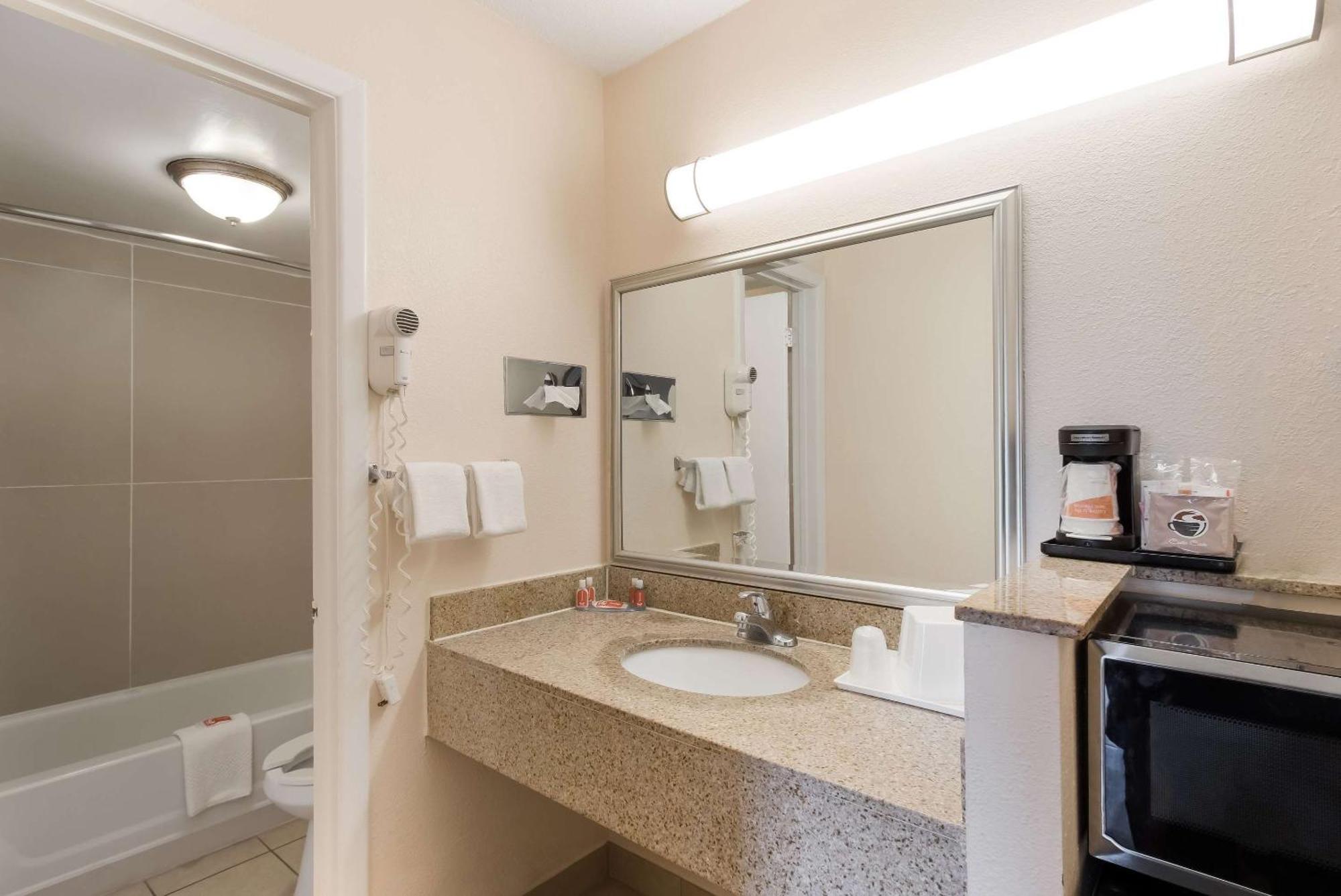 Econo Lodge North Вашингтон Экстерьер фото