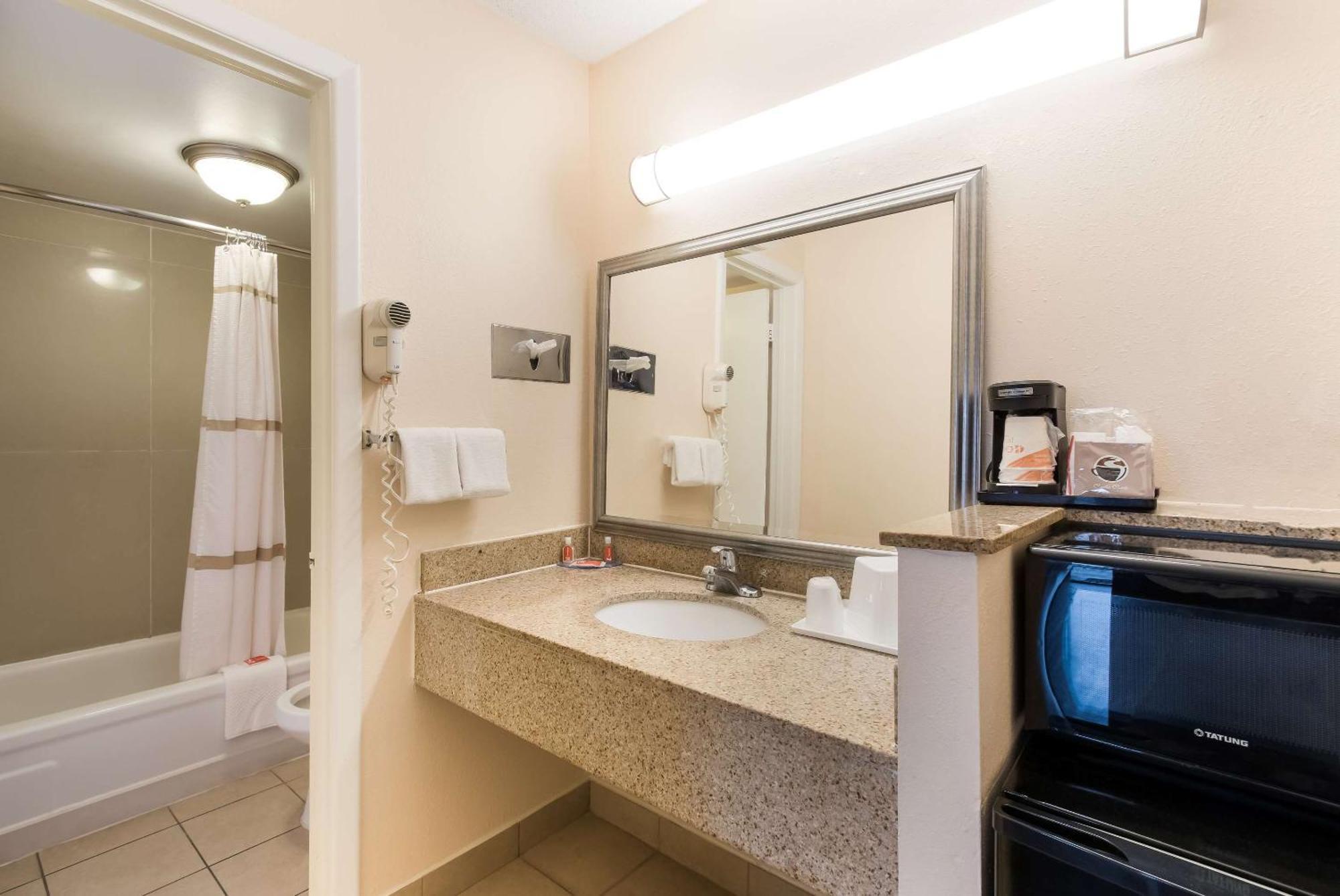 Econo Lodge North Вашингтон Экстерьер фото